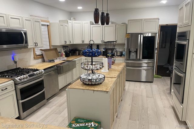 1991 Calvert Street, Detroit, MI 48206