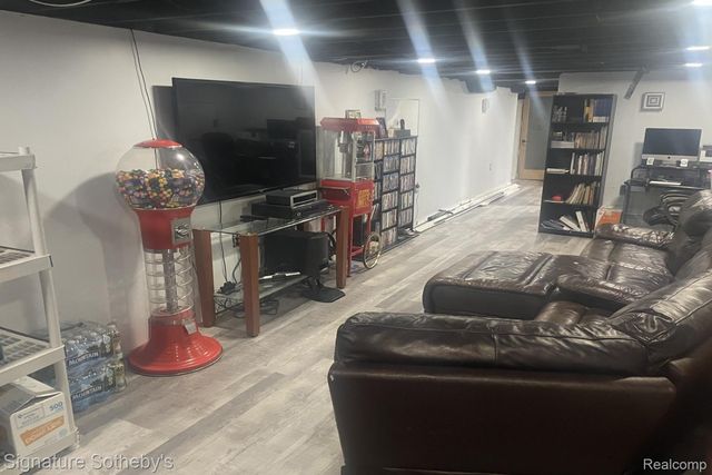 1991 Calvert Street, Detroit, MI 48206