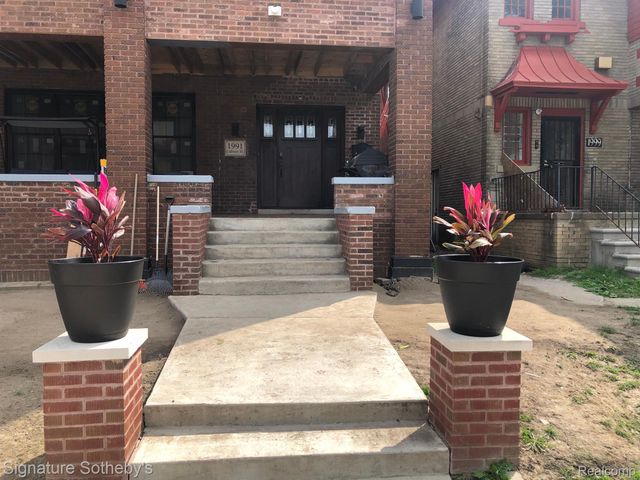 1991 Calvert Street, Detroit, MI 48206