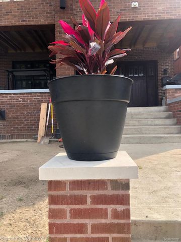 1991 Calvert Street, Detroit, MI 48206