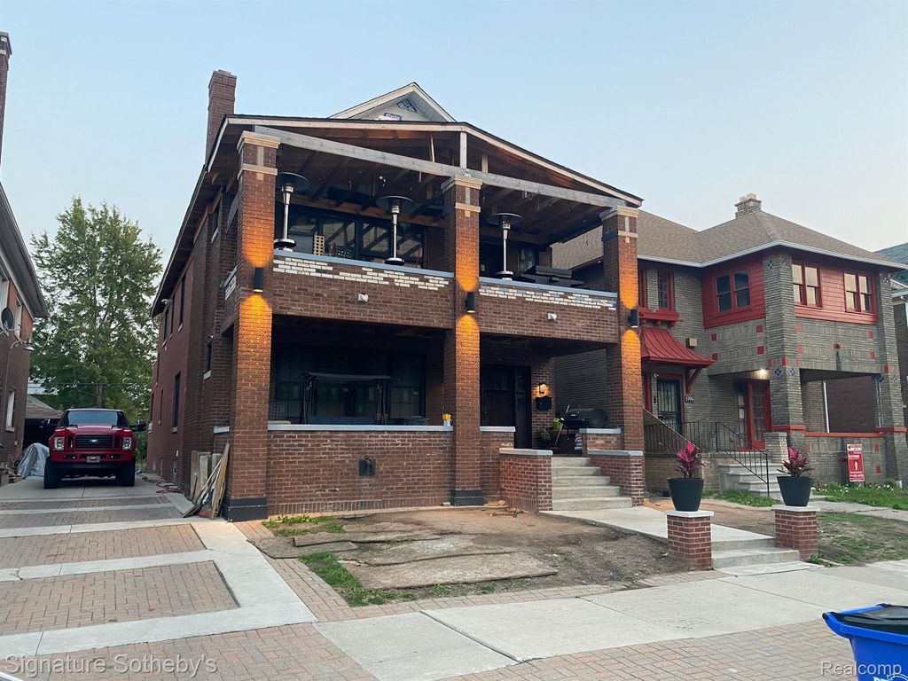 1991 Calvert Street, Detroit, MI 48206