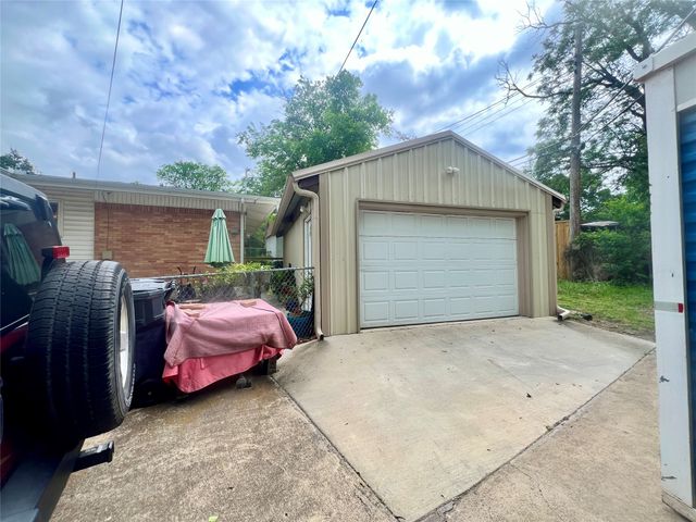 7334 Daingerfield Drive, Dallas, TX 75227