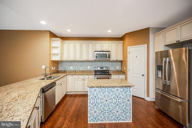 616 LAKEVIEW PKWY, Locust Grove, VA 22508