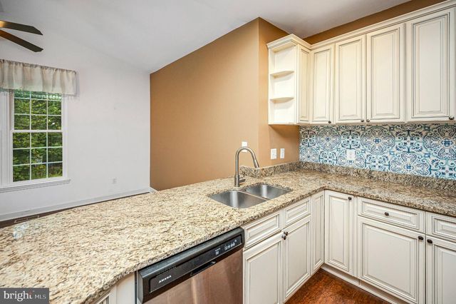 616 LAKEVIEW PKWY, Locust Grove, VA 22508