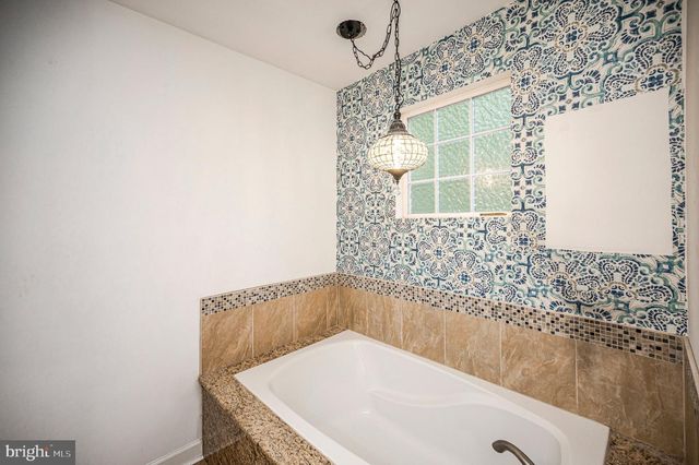 616 LAKEVIEW PKWY, Locust Grove, VA 22508