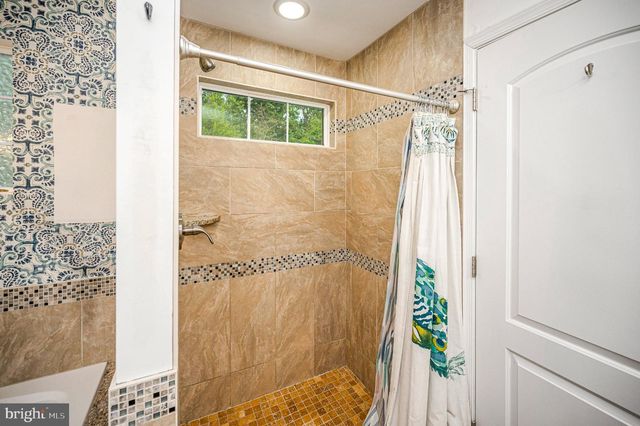 616 LAKEVIEW PKWY, Locust Grove, VA 22508