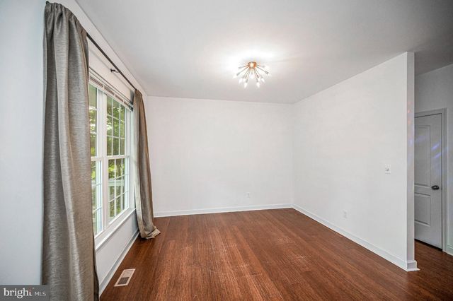 616 LAKEVIEW PKWY, Locust Grove, VA 22508