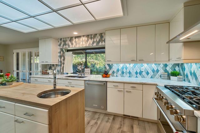 7529 Pineridge Ln, Fair Oaks, CA 95628