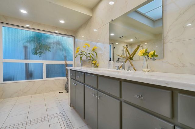 7529 Pineridge Ln, Fair Oaks, CA 95628