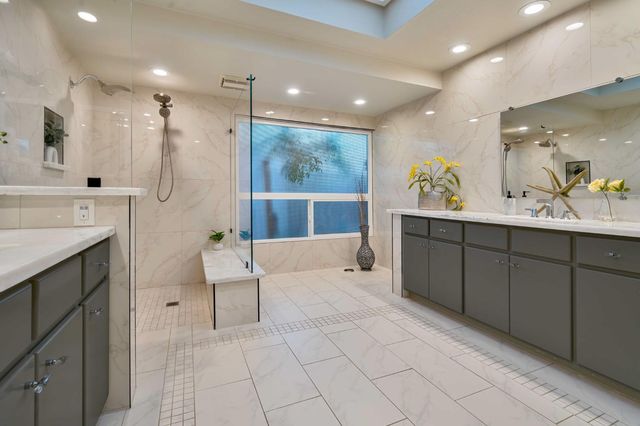 7529 Pineridge Ln, Fair Oaks, CA 95628