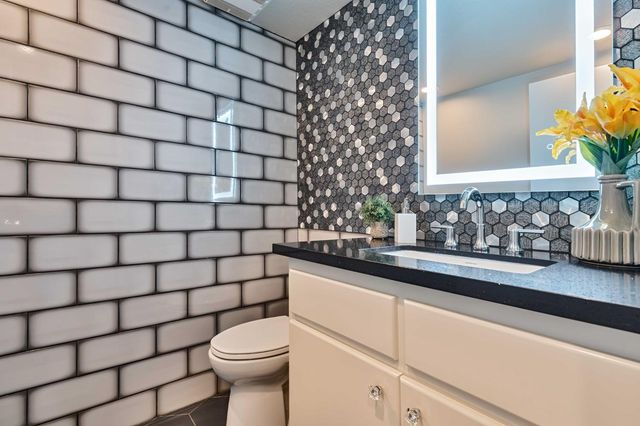 7529 Pineridge Ln, Fair Oaks, CA 95628