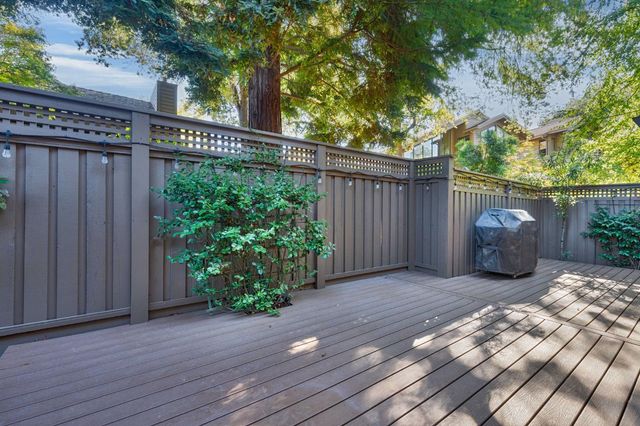 7529 Pineridge Ln, Fair Oaks, CA 95628