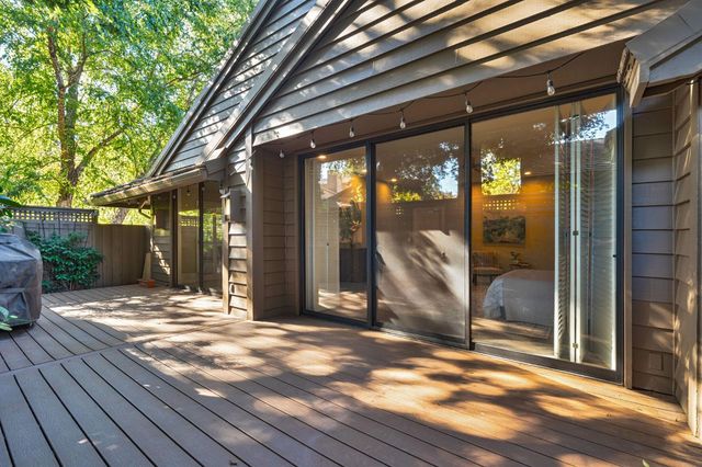 7529 Pineridge Ln, Fair Oaks, CA 95628