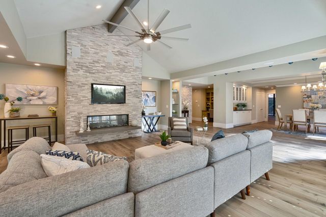 7529 Pineridge Ln, Fair Oaks, CA 95628