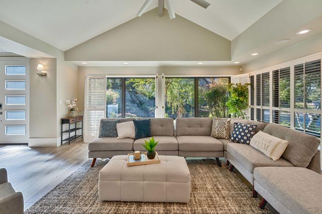 7529 Pineridge Ln, Fair Oaks, CA 95628