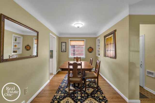 1806 Newcastle Road, Grosse Pointe Woods, MI 48236