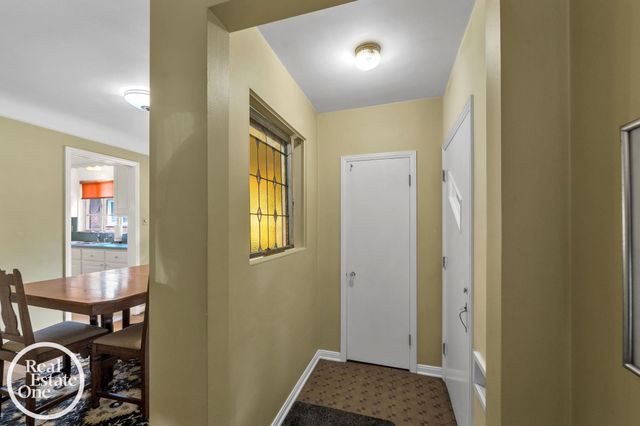 1806 Newcastle Road, Grosse Pointe Woods, MI 48236
