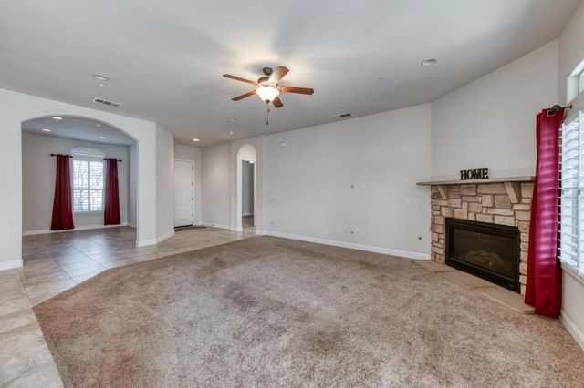 4160 N Newport Bay, Clovis, CA 93619