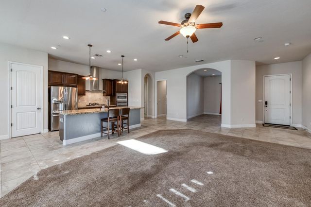 4160 N Newport Bay, Clovis, CA 93619