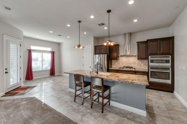 4160 N Newport Bay, Clovis, CA 93619