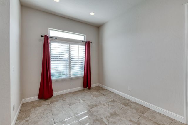 4160 N Newport Bay, Clovis, CA 93619