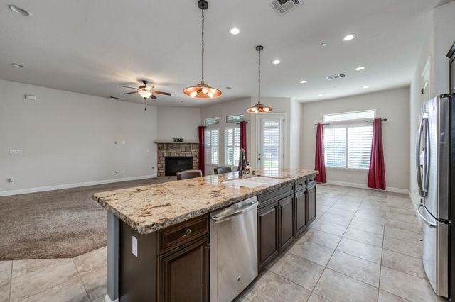 4160 N Newport Bay, Clovis, CA 93619