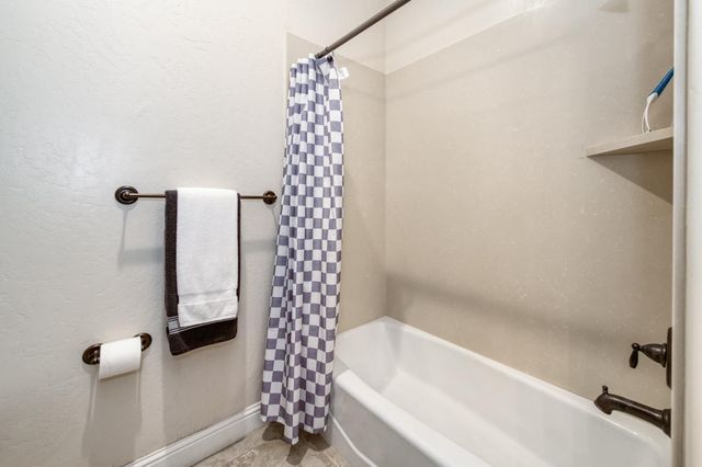 4160 N Newport Bay, Clovis, CA 93619