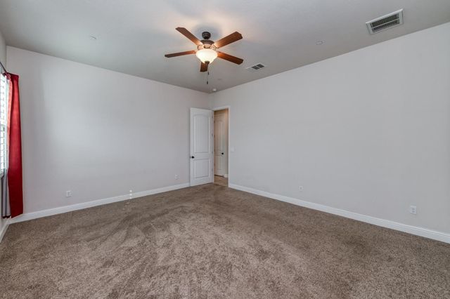 4160 N Newport Bay, Clovis, CA 93619