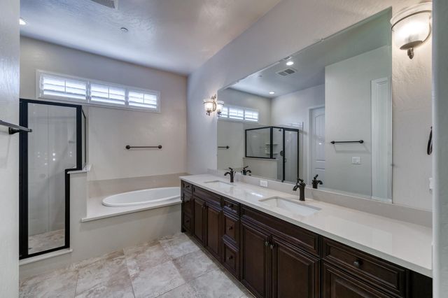 4160 N Newport Bay, Clovis, CA 93619