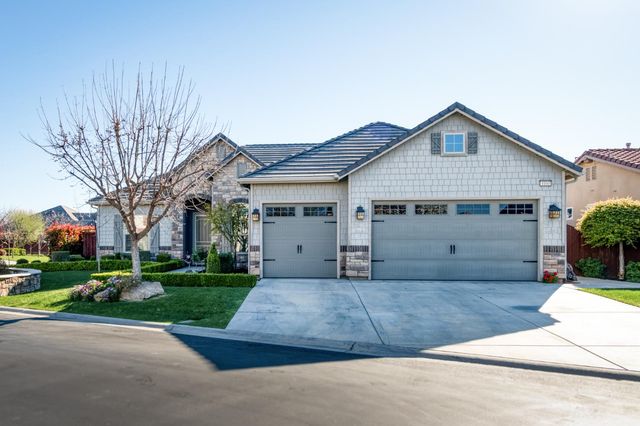 4160 N Newport Bay, Clovis, CA 93619