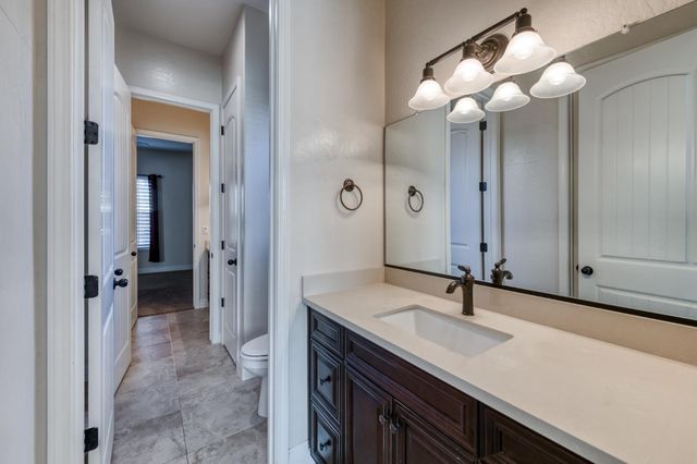 4160 N Newport Bay, Clovis, CA 93619