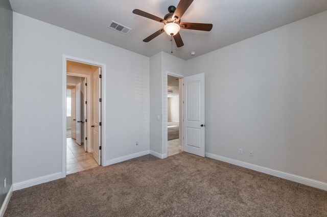 4160 N Newport Bay, Clovis, CA 93619