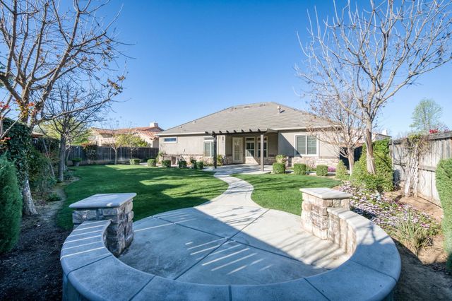 4160 N Newport Bay, Clovis, CA 93619