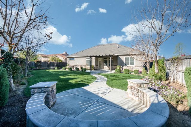 4160 N Newport Bay, Clovis, CA 93619