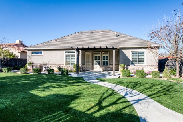 4160 N Newport Bay, Clovis, CA 93619