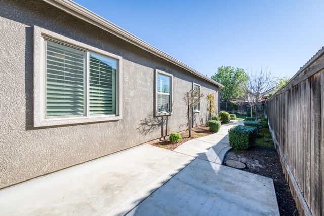 4160 N Newport Bay, Clovis, CA 93619