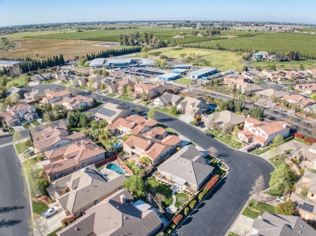 4160 N Newport Bay, Clovis, CA 93619