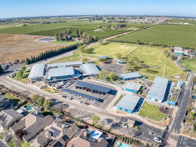 4160 N Newport Bay, Clovis, CA 93619