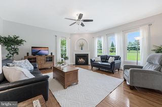 38795 DUTCHMANS KNOLL DR, Lovettsville, VA 20180
