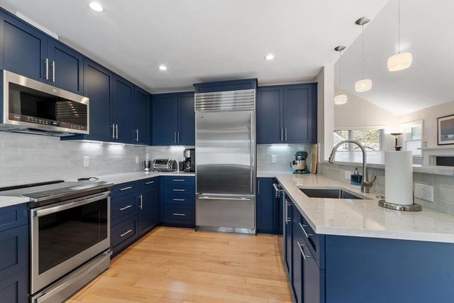 345 Bishops Forest Dr 345, Waltham, MA 02452