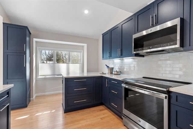 345 Bishops Forest Dr 345, Waltham, MA 02452