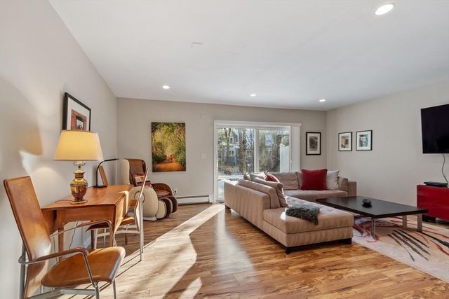 345 Bishops Forest Dr 345, Waltham, MA 02452