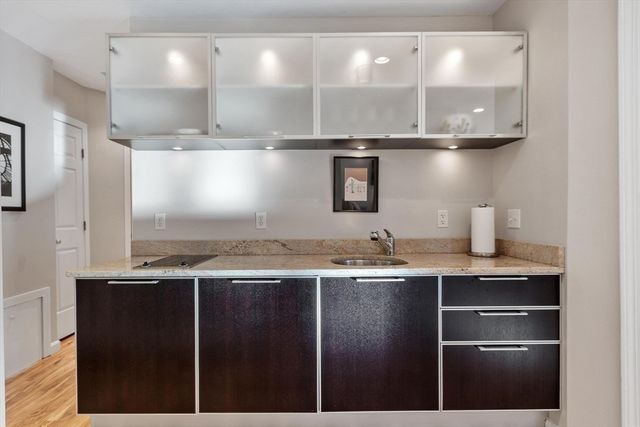 345 Bishops Forest Dr 345, Waltham, MA 02452