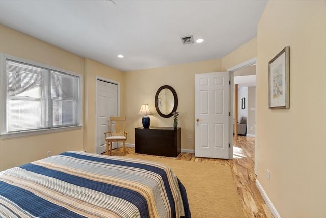 345 Bishops Forest Dr 345, Waltham, MA 02452