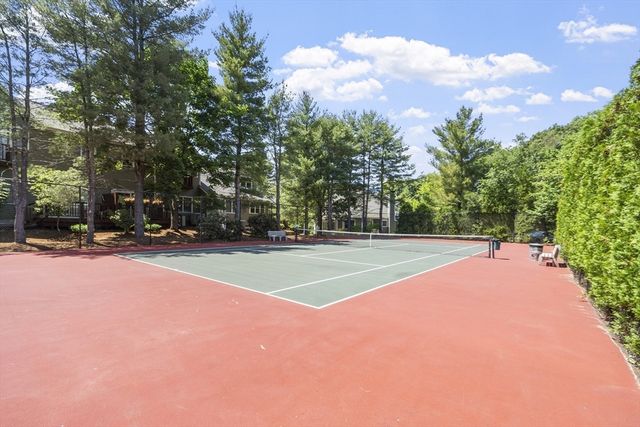 345 Bishops Forest Dr 345, Waltham, MA 02452