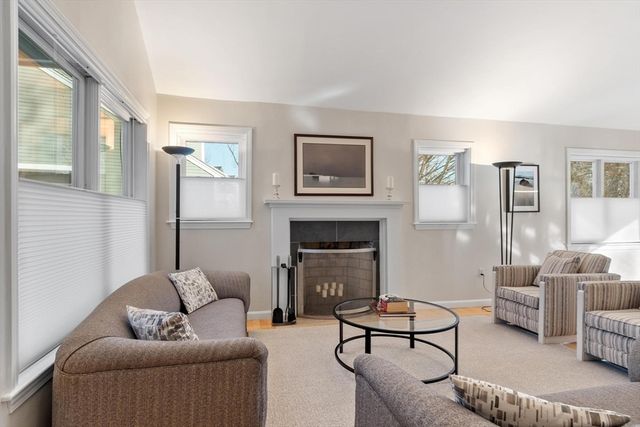 345 Bishops Forest Dr 345, Waltham, MA 02452