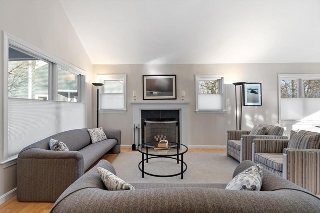 345 Bishops Forest Dr 345, Waltham, MA 02452