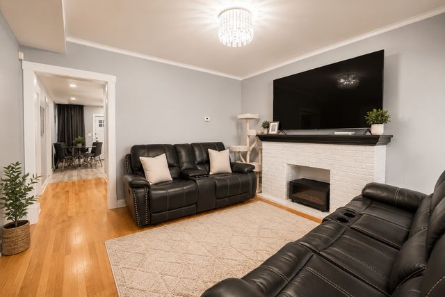 4717 N Keystone Avenue, Chicago, IL 60630