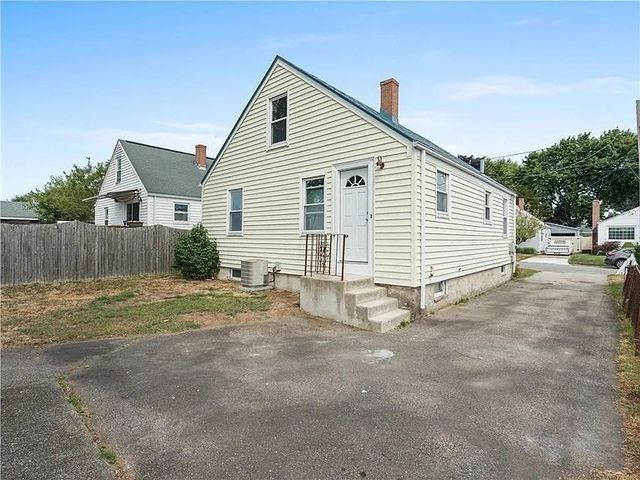 85 Manistee St, Pawtucket, RI 02861