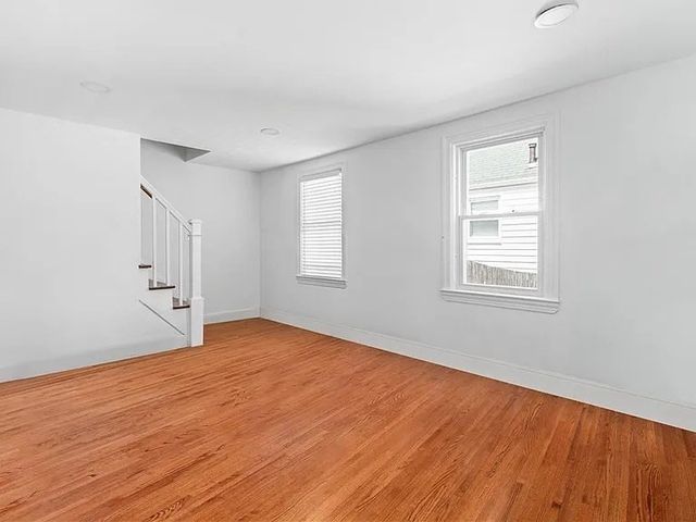 85 Manistee St, Pawtucket, RI 02861